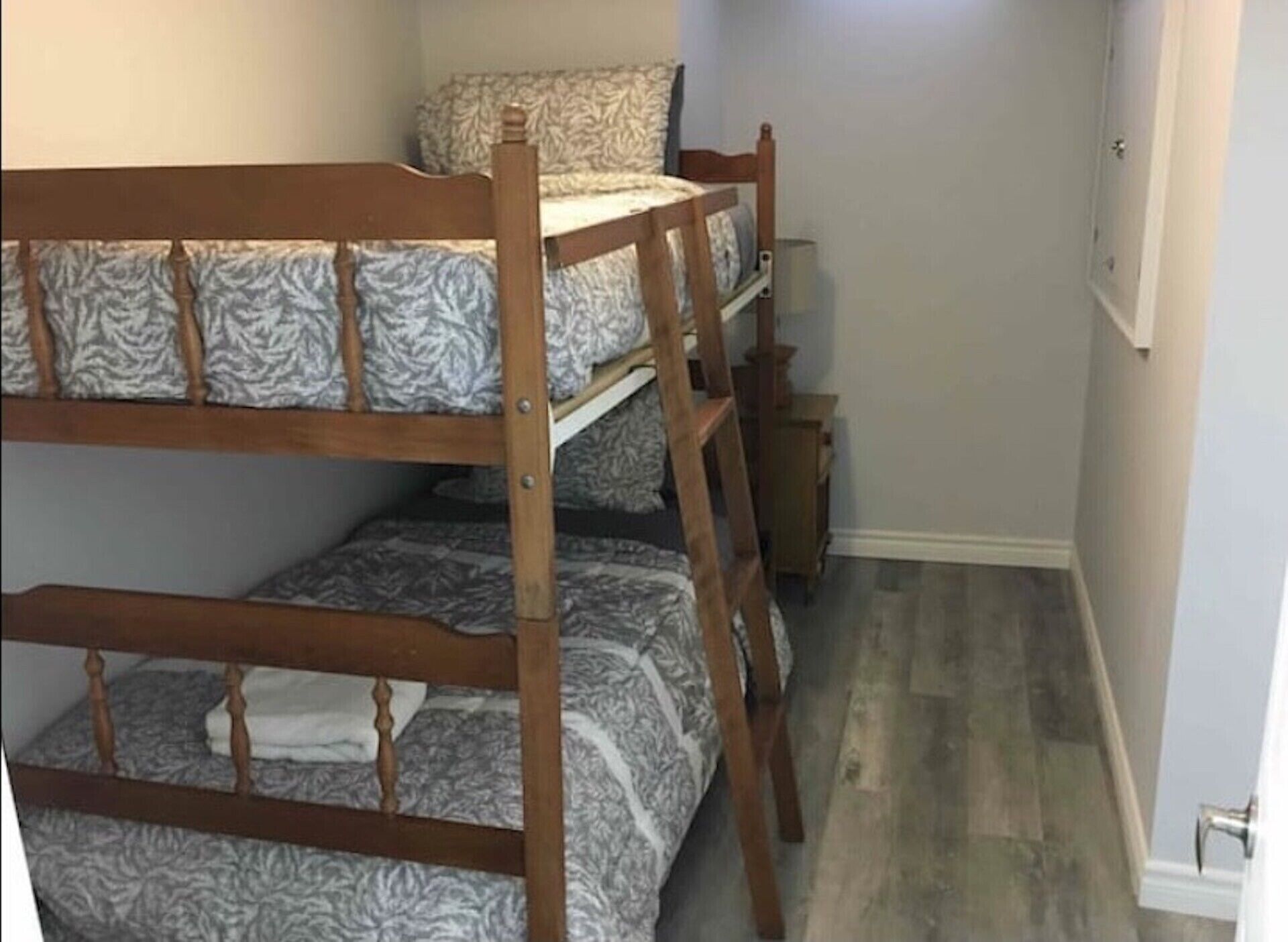 Cozy Lower Unit Barrie