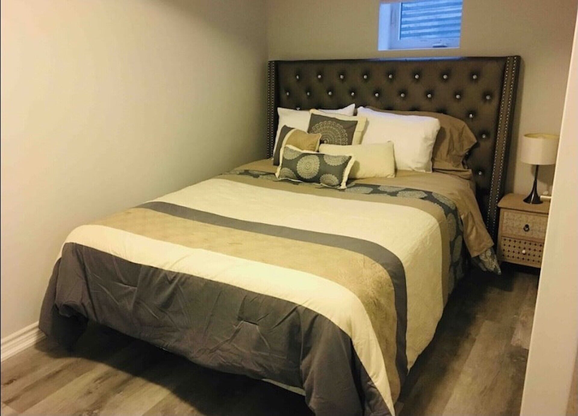 Cozy Lower Unit Barrie