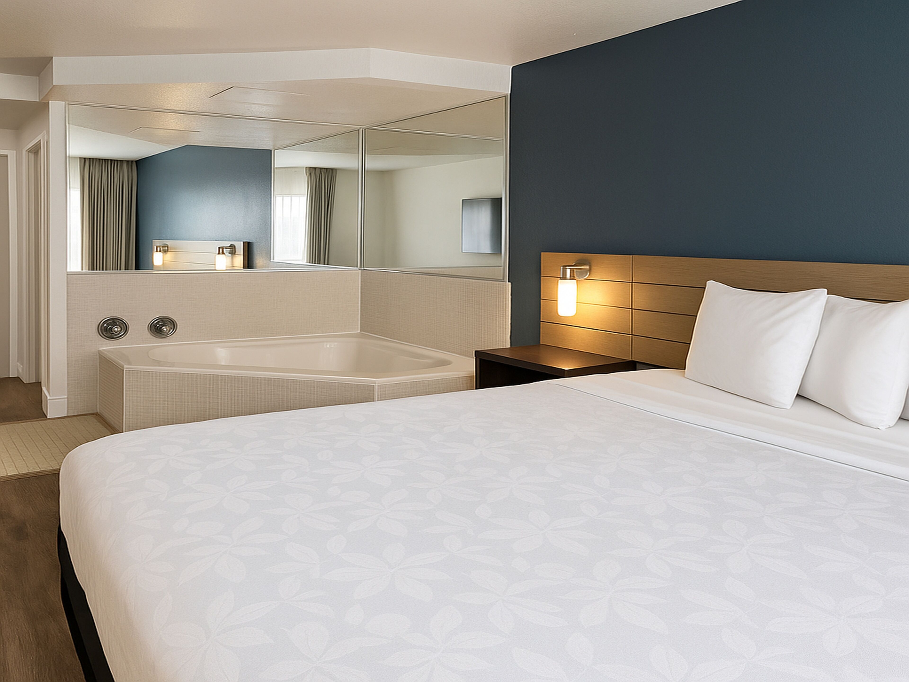 ملاءات من القطن المصري وأغطية فراش متميزة وأسرّة بطبقة علوية مريحة