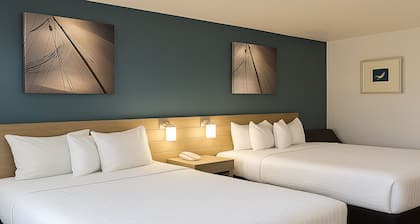 Rancho San Diego Inn & Suites