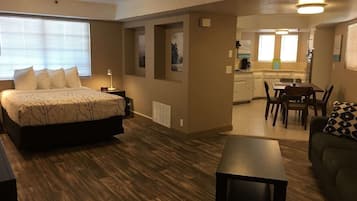 Family Suite | 2 bedrooms, Egyptian cotton sheets, premium bedding, pillowtop beds