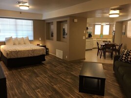 Family Suite | Egyptian cotton sheets, premium bedding, pillowtop beds