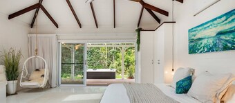 La Boheme Whitsunday in Airlie Beach with Pool