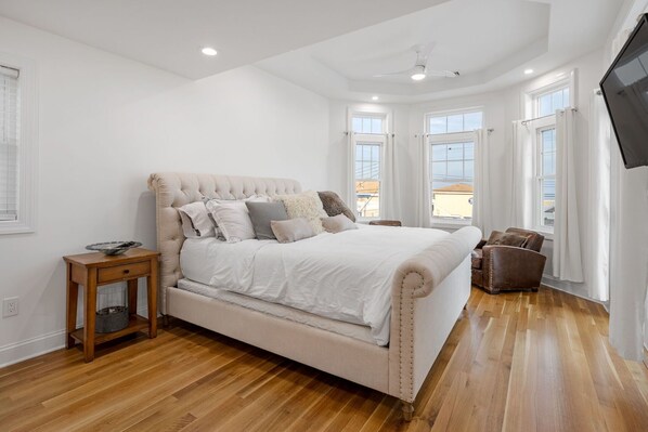 6 bedrooms, desk, iron/ironing board, free WiFi