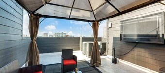 Cozysuites Uptown 3BR King Beds Skyline View