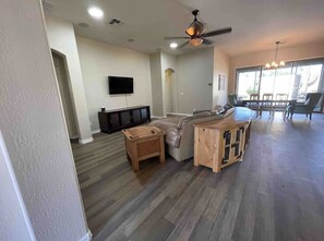 Smart-TV, videospill, fotballspill og bøker