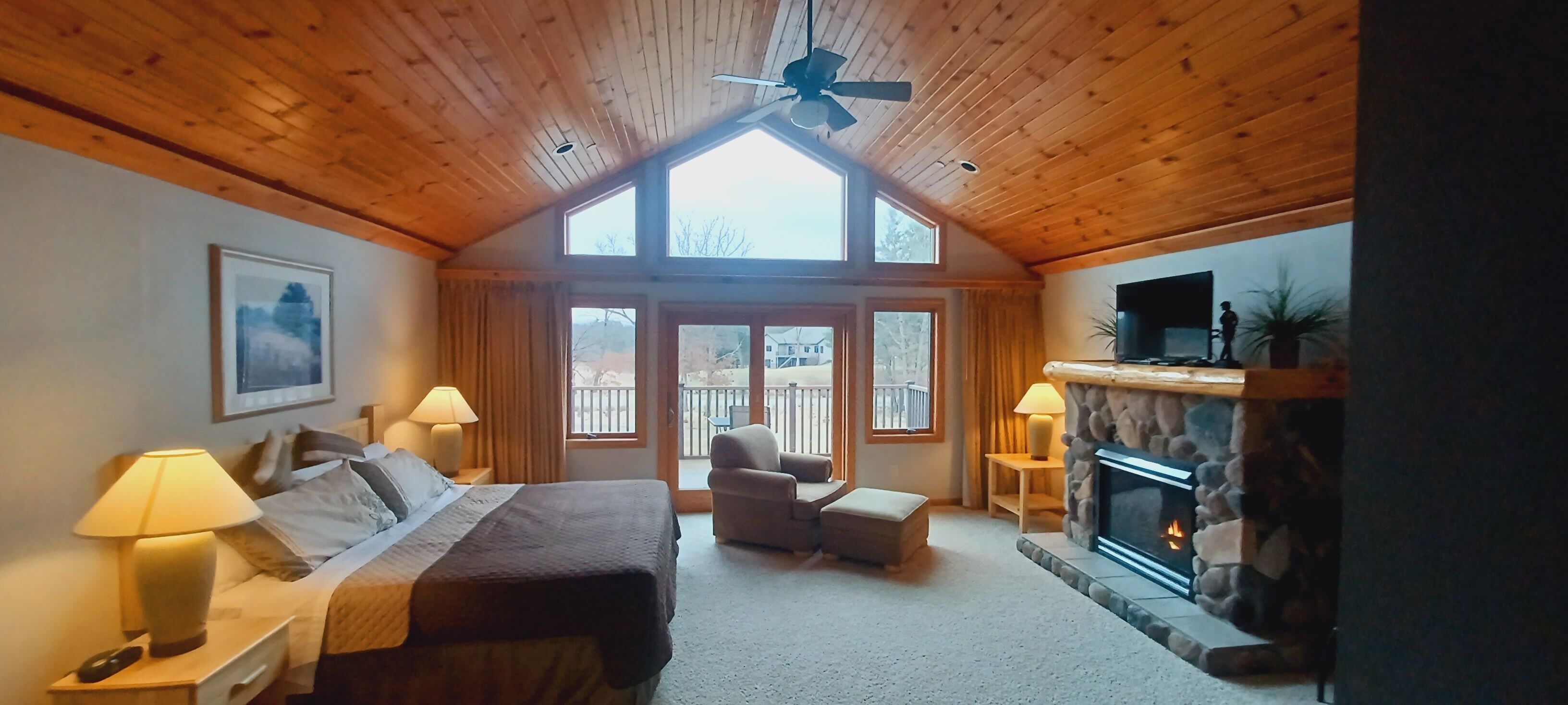 1 Bedroom Deluxe Suite- Golf/Lake/Beach/Pool