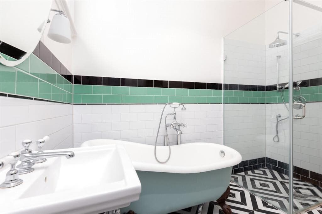 WOW! 2BEDR/3BEDS PERFECT LOCATION at tube station!