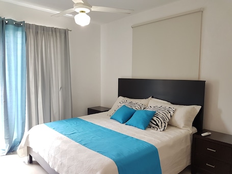 Luxury Apartment, 1 Bedroom, 2 Bathrooms, Pool View. Céntrico Próximo Clínica Unión Médica