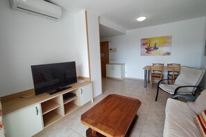 TV, fireplace - ACV - Terrazas II-2ª Linea Planta 5 Sur (Oropesa del Mar)