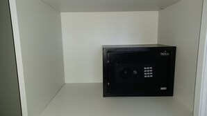 1 室のベッドルーム、アイロン / アイロン台、WiFi (無料)、ベッドシーツ