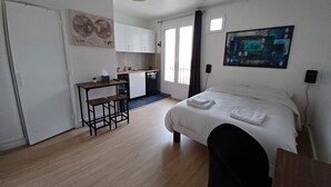 1 室のベッドルーム、アイロン / アイロン台、WiFi (無料)、ベッドシーツ