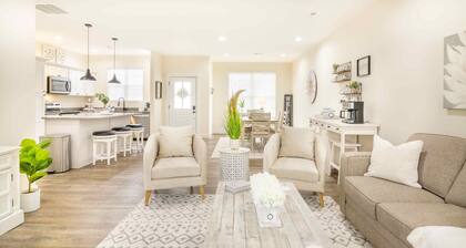 La Fleur, Exquisite New Home Close To The Ark.