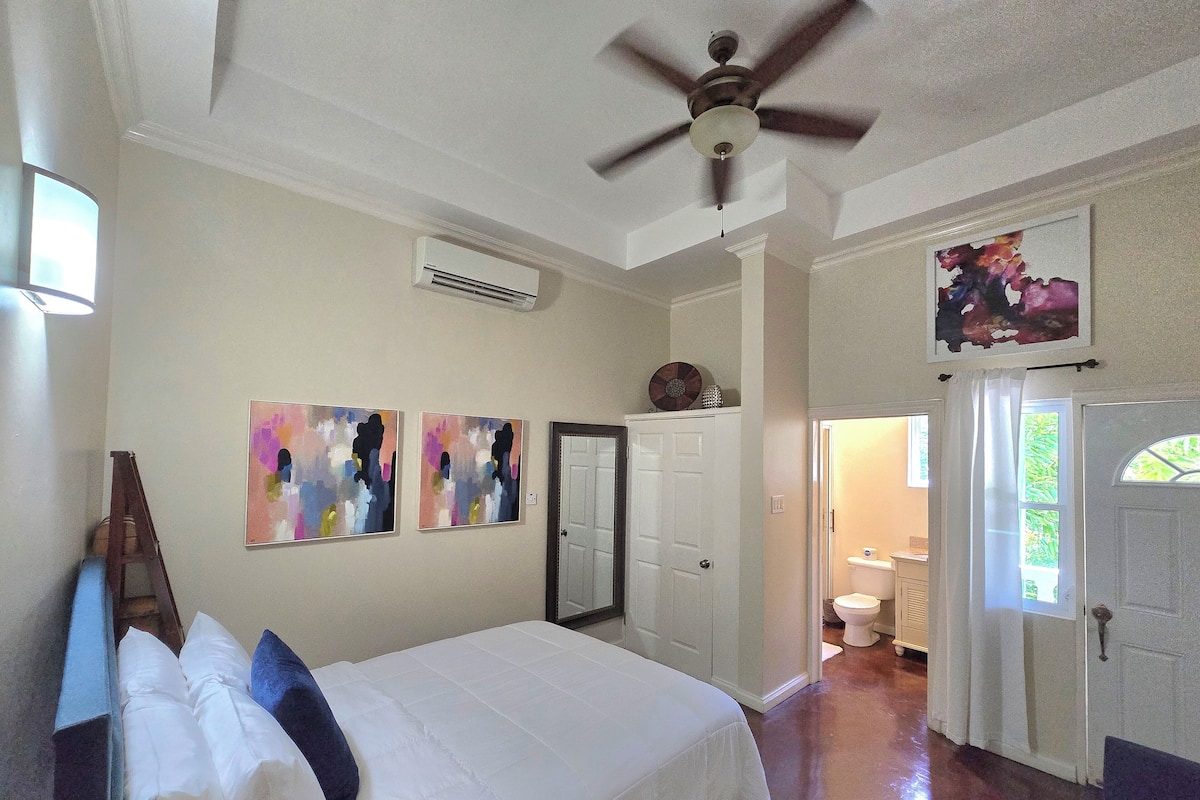 Camera Deluxe, 1 letto queen, balcone, vista giardino | Biancheria da letto di alta qualità, copriletto in piuma