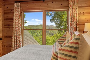 3 bedrooms, desk, iron/ironing board, travel cot