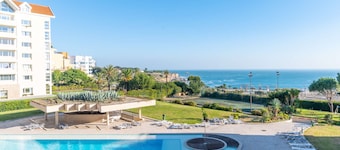 Stunning ocean-view condo newly renovated with pool, garden and 24hr security