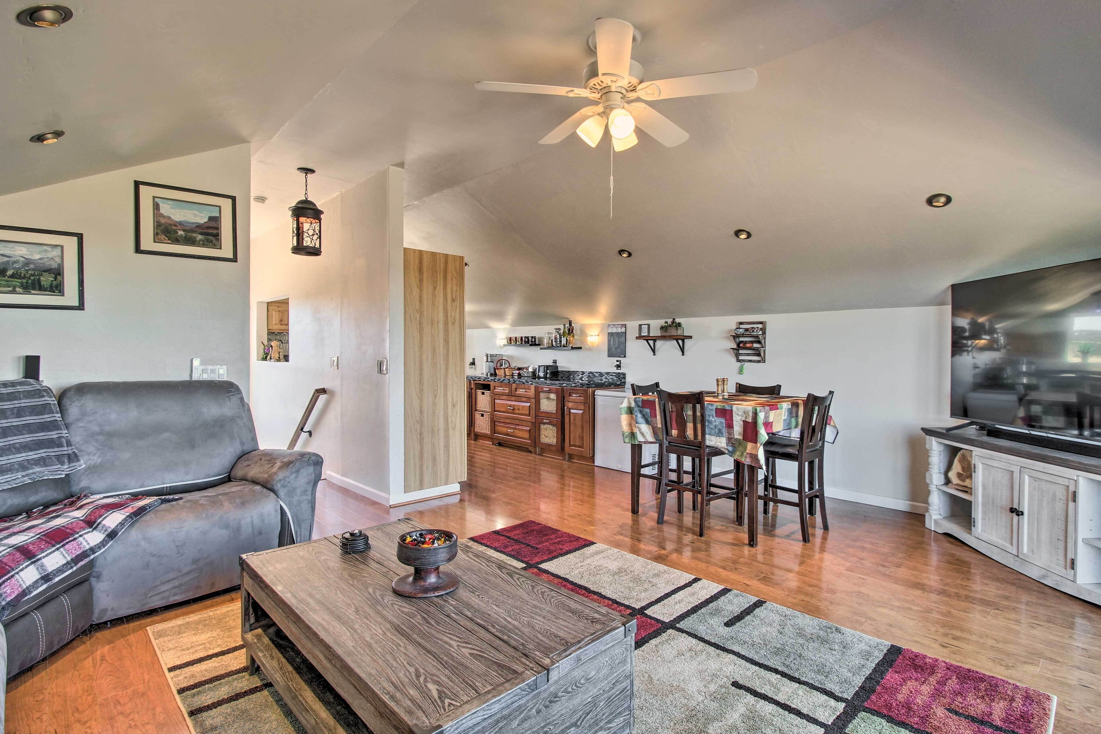 Quaint Show Low Home w/ Balcony & Lake Views!