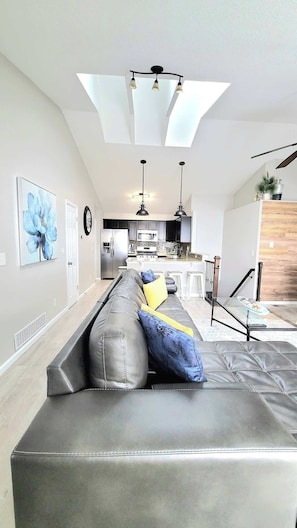 Smart TV, offices - $0Fees-6bed/6bath-Easy Red Rocks/Downtown/OldeTown (Arvada)