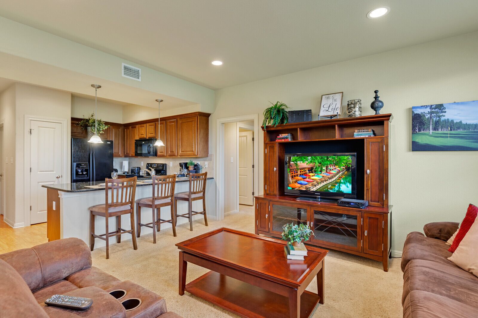 Stay and Play at The Bandit Golf Course- Unit 102