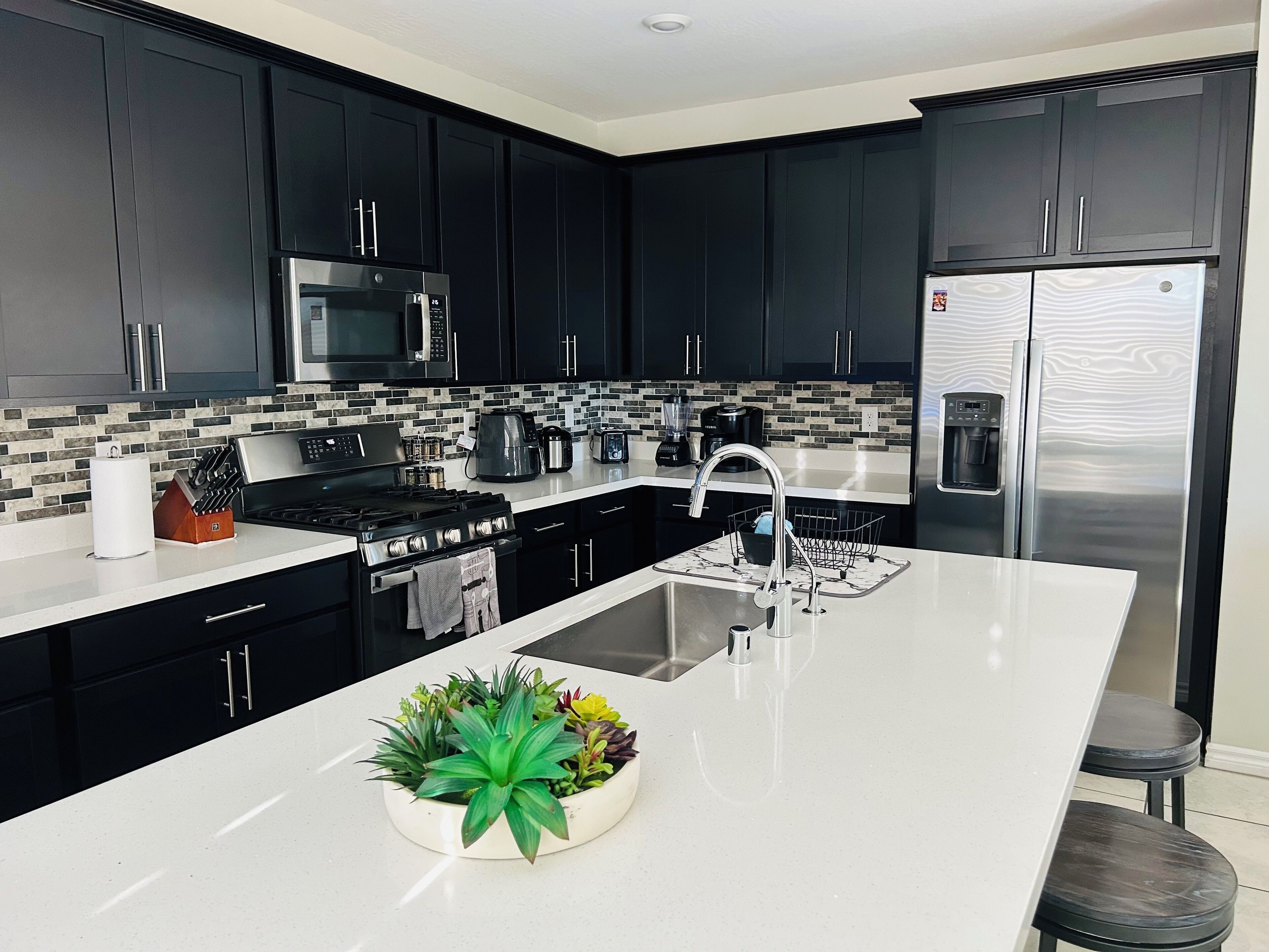 ثلاجة، ميكروويف، فرن، موقد طهي مسطح