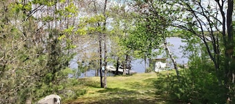 Fabulous New Georgian Bay Cottage on the water!