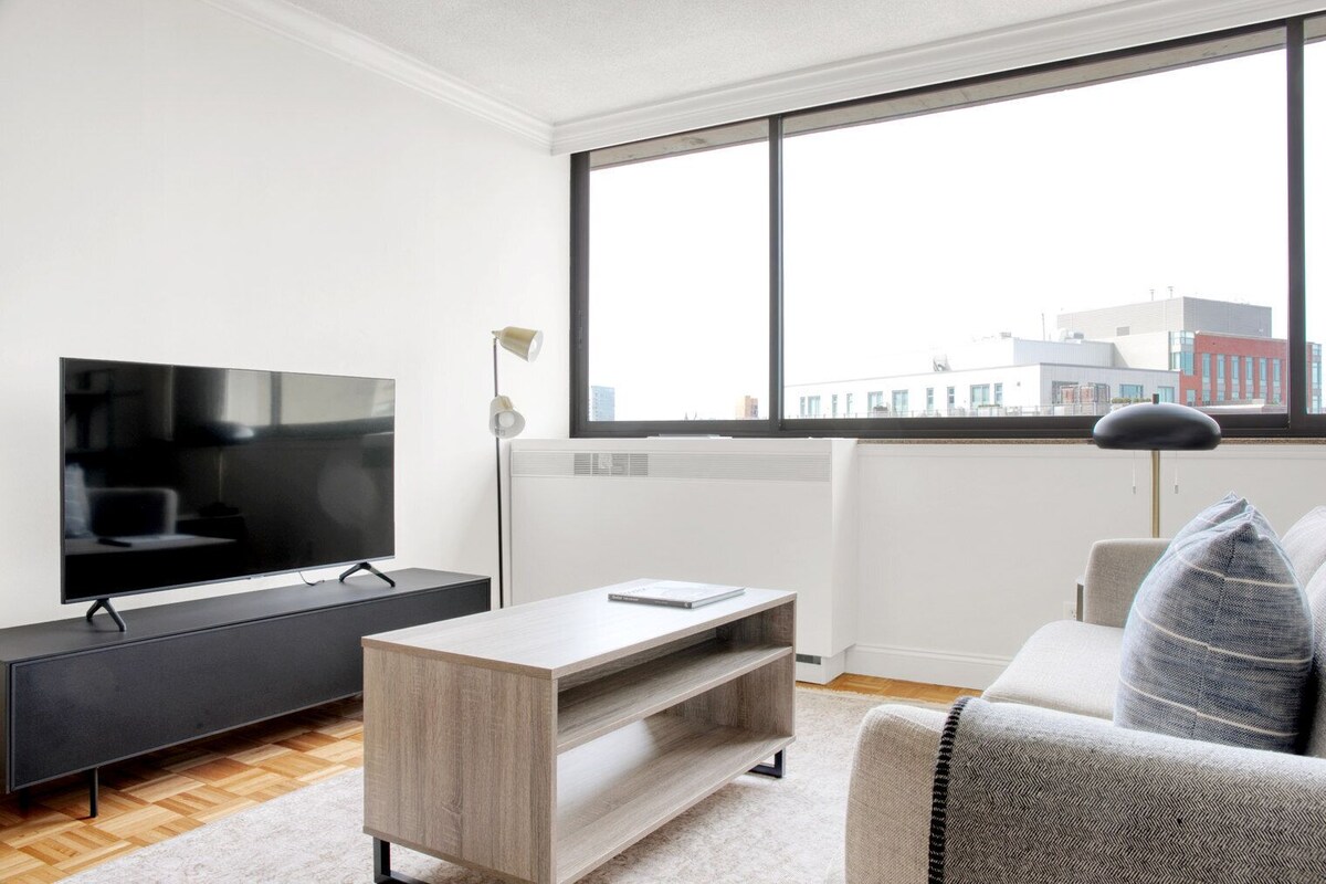 Roomy Symphony 1BR w/ Doorman & Business Center, near MFA, by Blueground