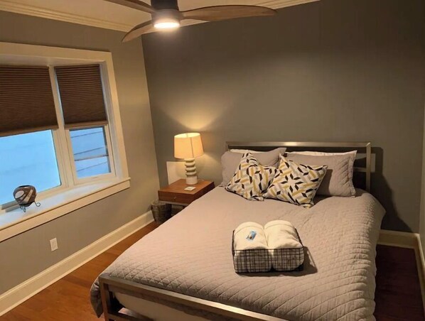 4 bedrooms, iron/ironing board, free WiFi, bed sheets