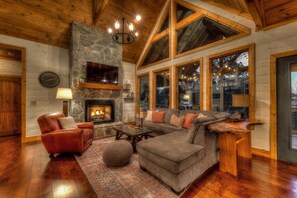 �Älytelevisio, takka, tietokoneen näyttö