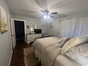 5 bedrooms, WiFi, bed sheets
