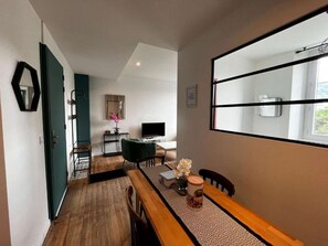 Living area - 2-1 Charming T2 bis near train station and town center - Parking nearby (Lourdes)