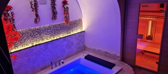 1-Bed Cottage with indoor hot tub and sauna