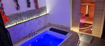 1-Bed Cottage with indoor hot tub and sauna