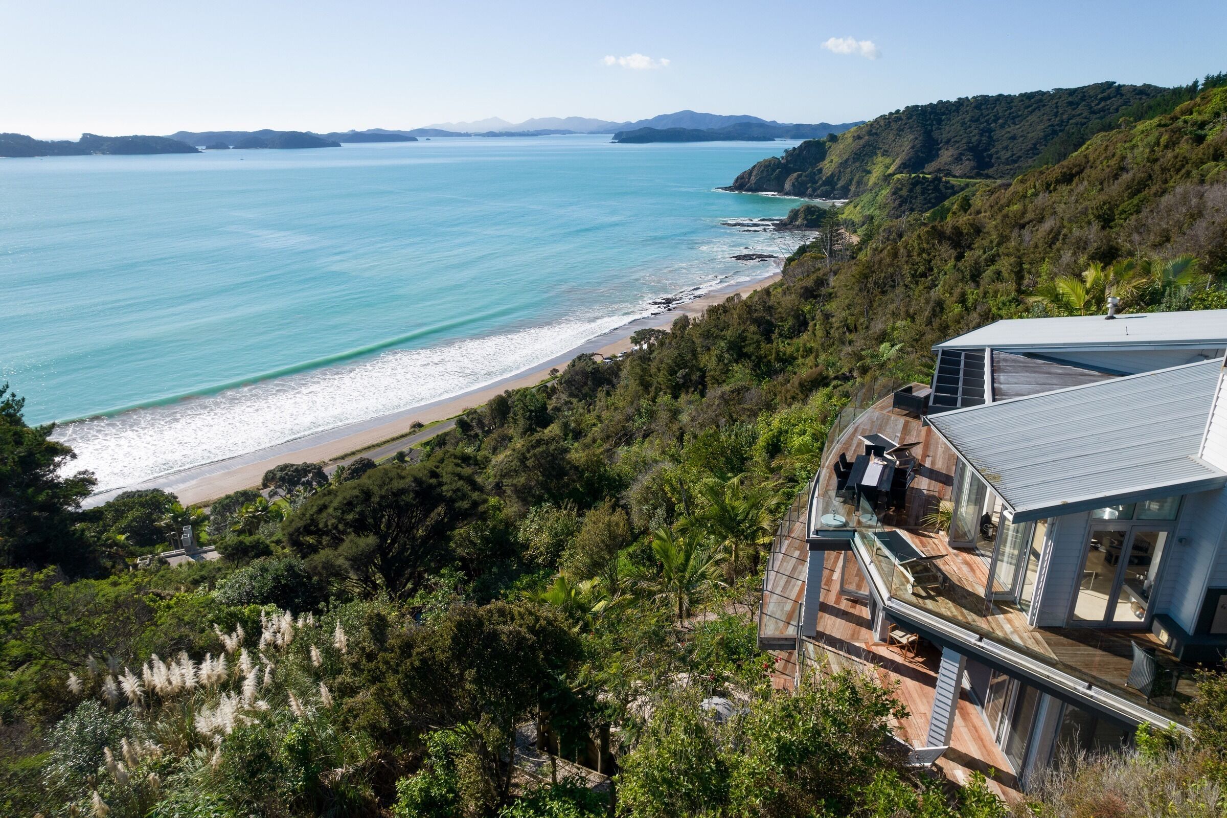 Beach nearby, sun loungers, beach towels