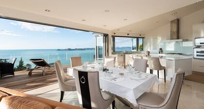 Qualmark 5 Star Luxury Accommodation with stunning views over Long Beach