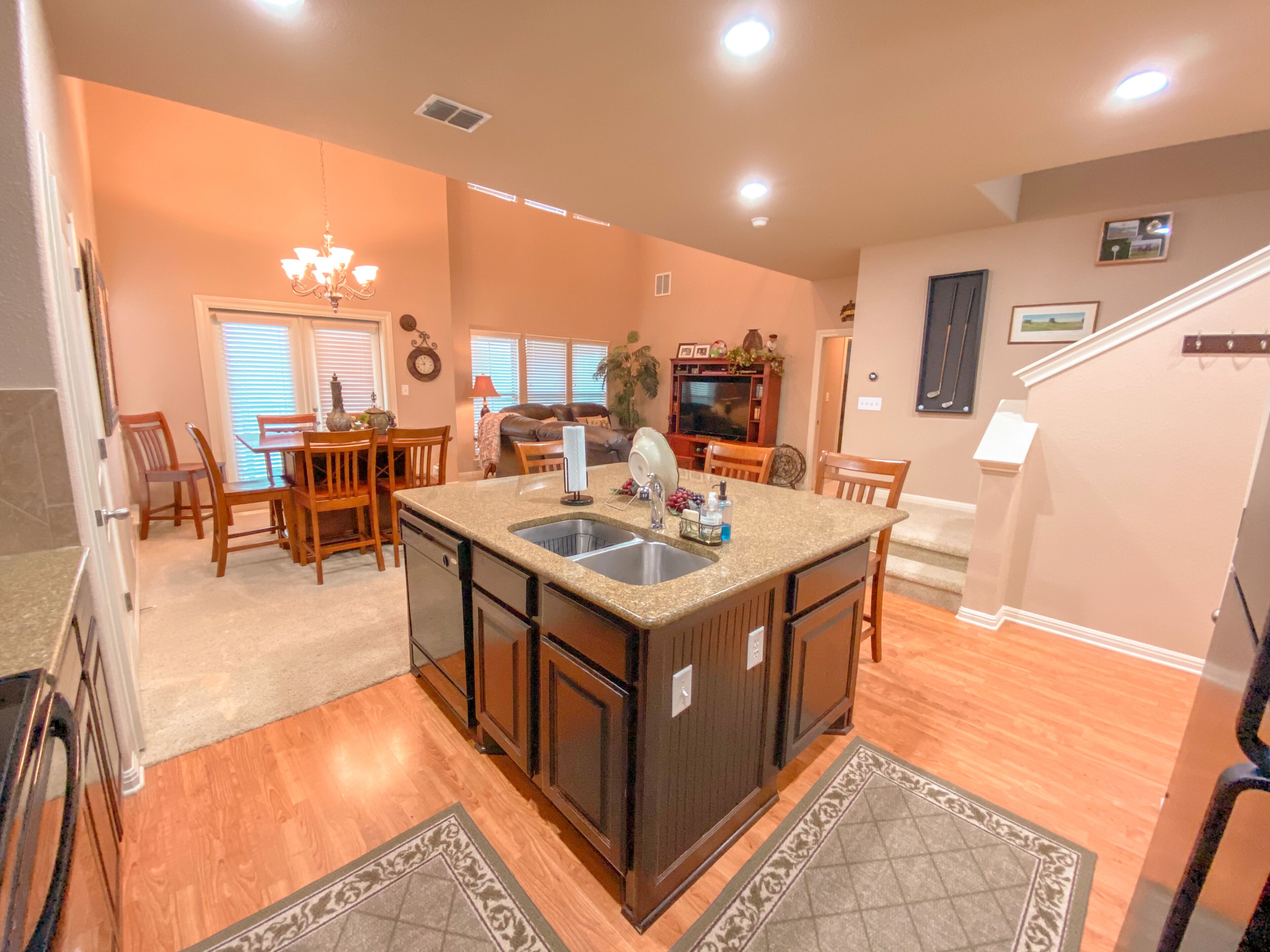 Stay and Play at The Bandit Golf Course- Unit 103