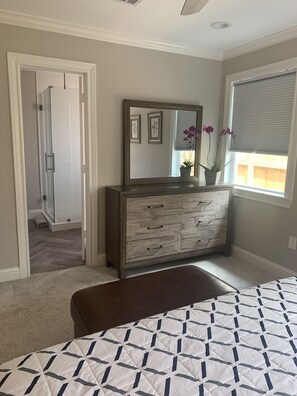 3 bedrooms, iron/ironing board, free WiFi, bed sheets - Private Cottage near the Texas Medical Center (Houston)