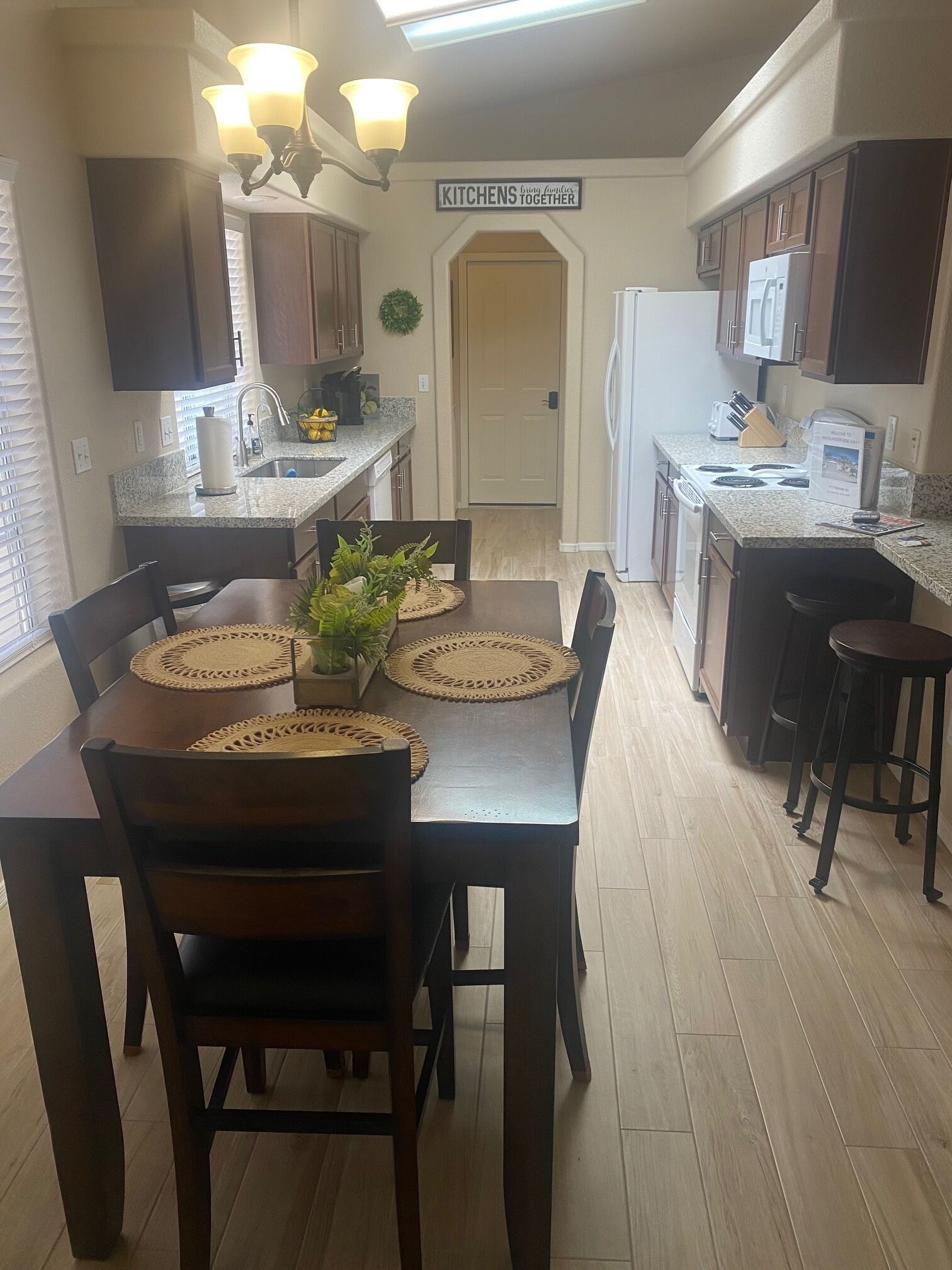 Clean an cozy house just minutes away from the London Bridge