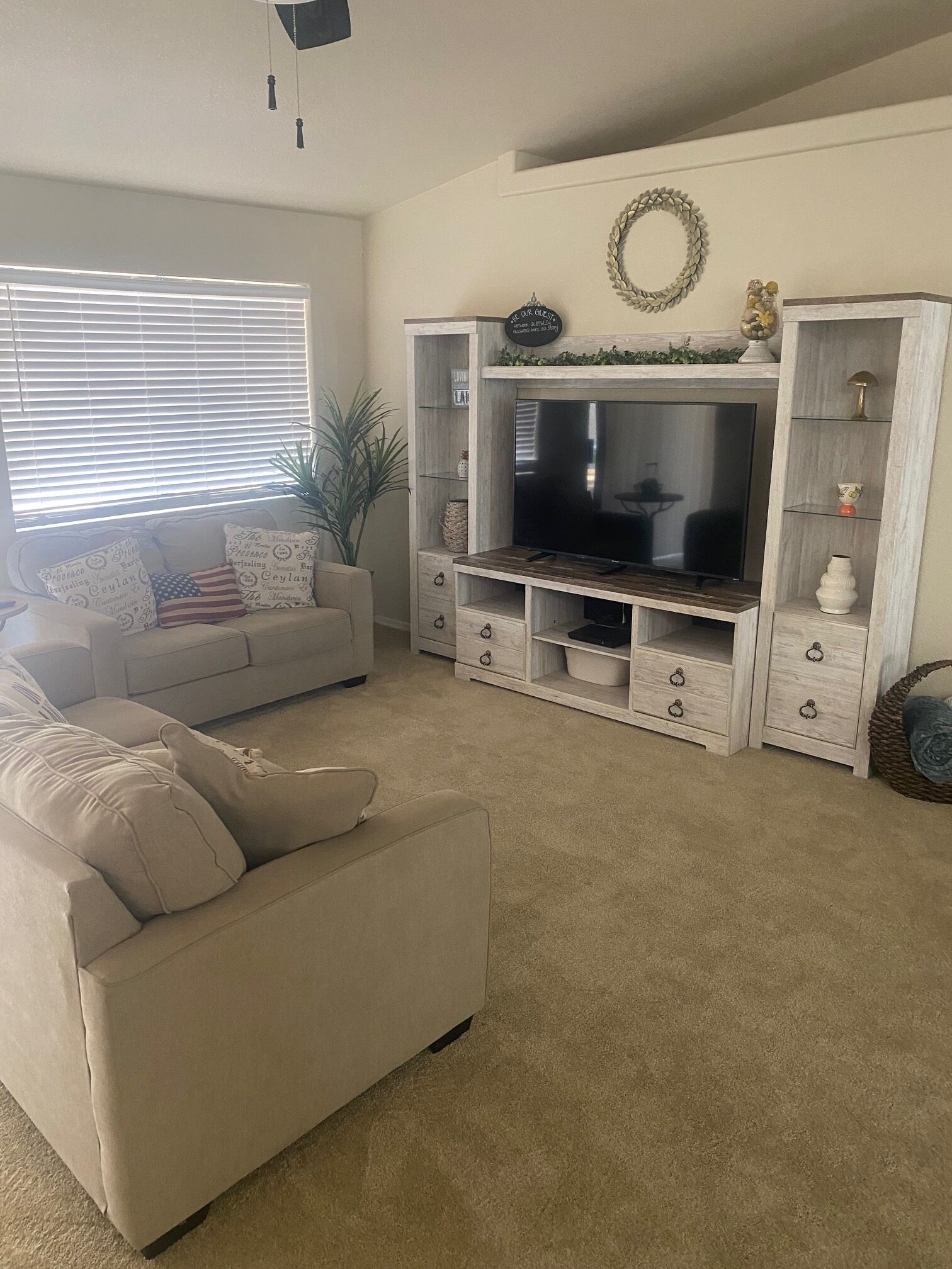 Clean an cozy house just minutes away from the London Bridge