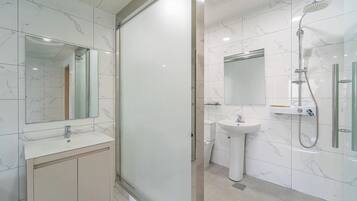Basic Room, 1 Bedroom (301 (River view/Poolvilla/Netflix)) | 1 bedroom, WiFi (free)