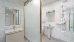 Habitación básica, 1 habitación (301 (River view/Poolvilla/Netflix)) | 1 dormitorio y wifi gratis