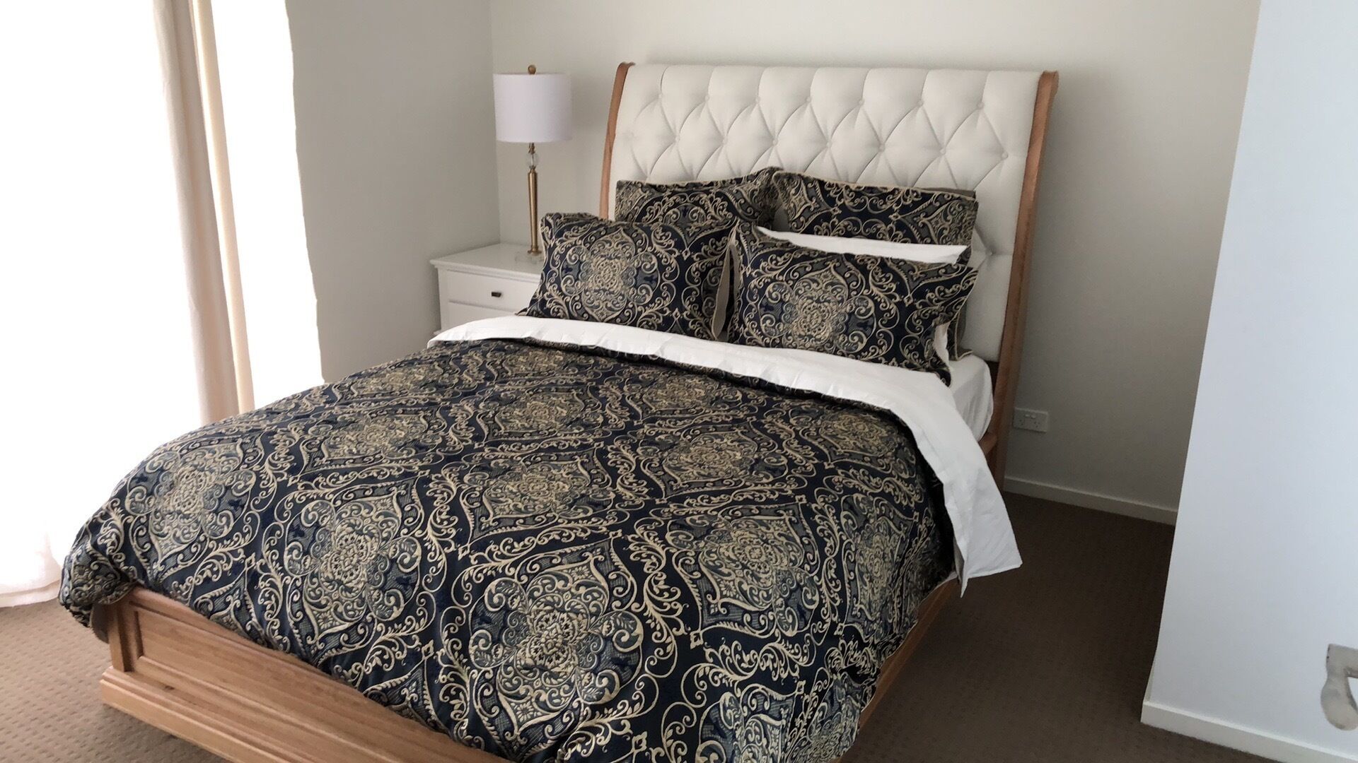 Executive Townhouse close to town centre