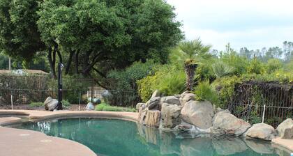 Yosemite Oak Springs Retreat with Pool