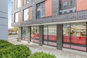 Exterior detail - Classic Ballard 1BR w/ BBQ, Lounge & W/D, onsite retail, by Blueground (Seattle)