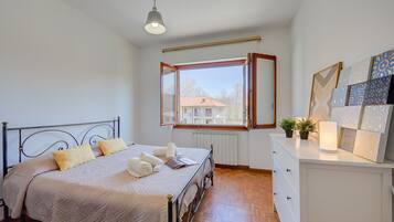 4 Schlafzimmer, BĂŒgeleisen/BĂŒgelbrett, kostenloses WLAN, BettwĂ€sche