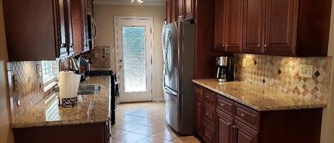 Fridge, microwave, stovetop, dishwasher