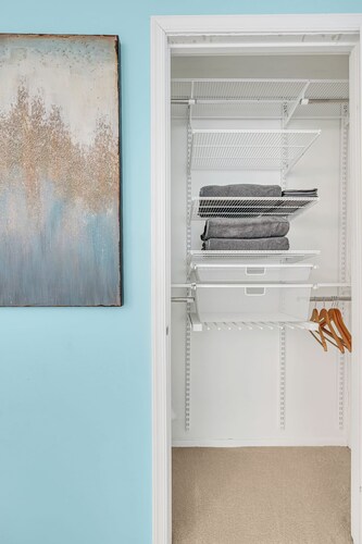 Spacious - King & Queen Beds - NIH - Pike & Rose