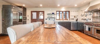 Escape to Villa Flora: 15% Off thru Oct!