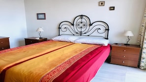 2 chambres, fer et planche Ă repasser, Wi-Fi, draps fournis