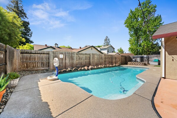 Pool - Gorgeous House with POOL!! (Elk Grove)
