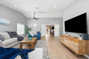TV, fireplace
